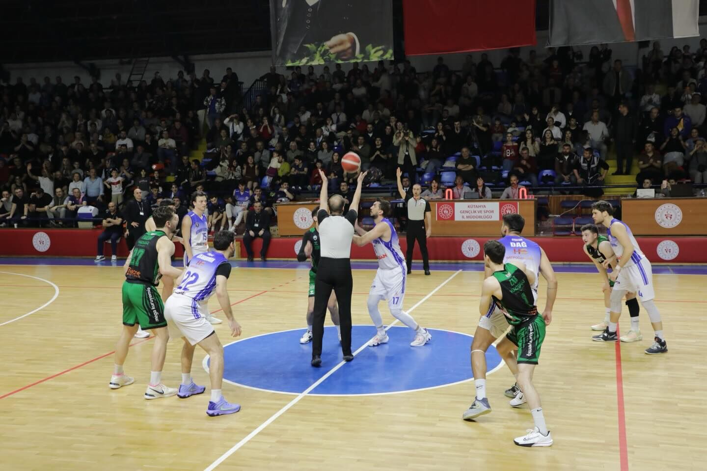 Vali Işın, Kütahya Belediyespor Maçını Izledi1