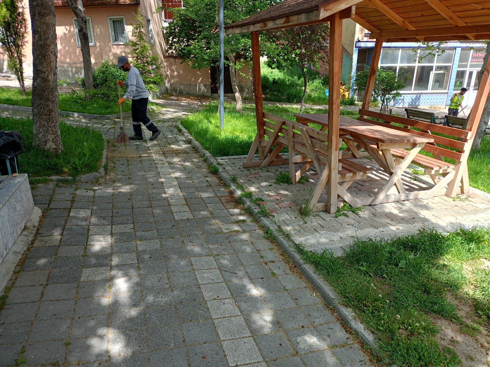 Kütahya’da Zafer Camii çevresinde temizlik çalışması-1