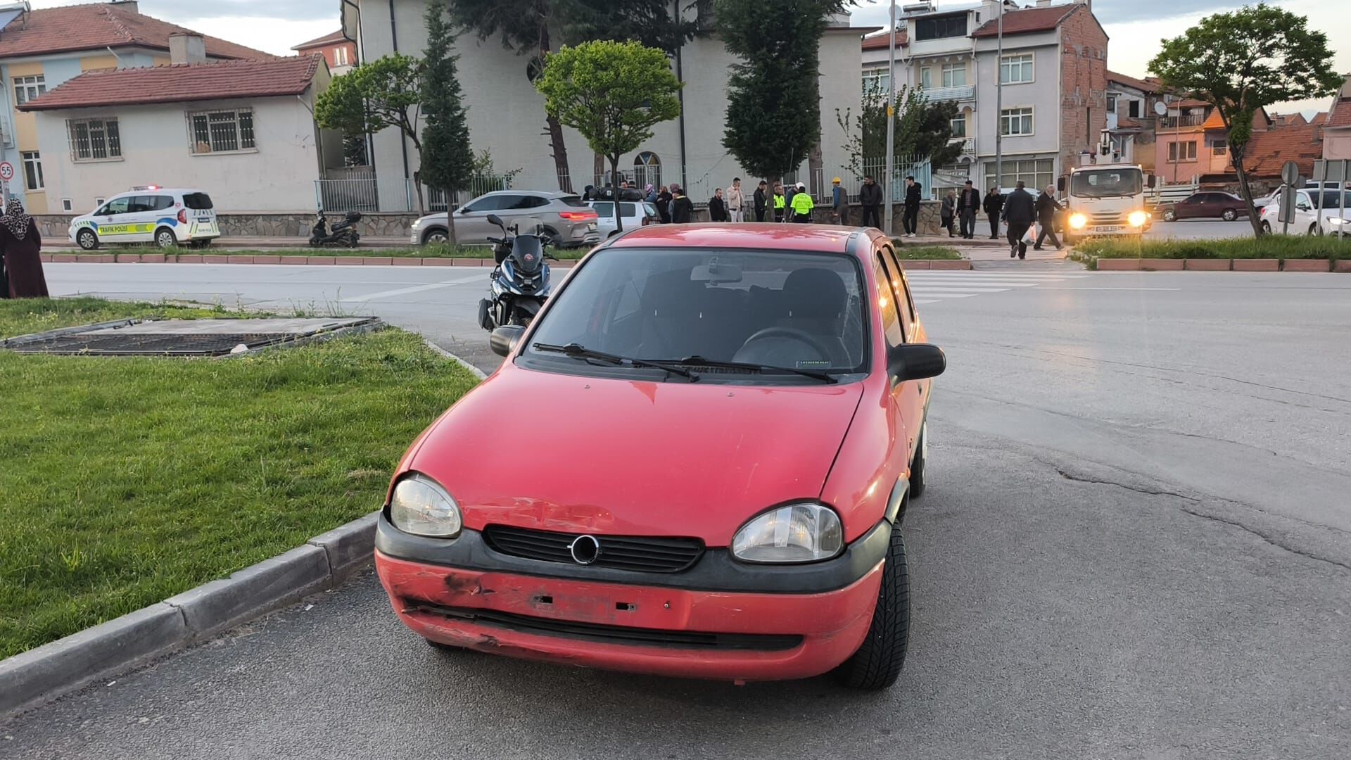 Kütahya’da iki otomobil çarpıştı, maddi hasar oluştu-4