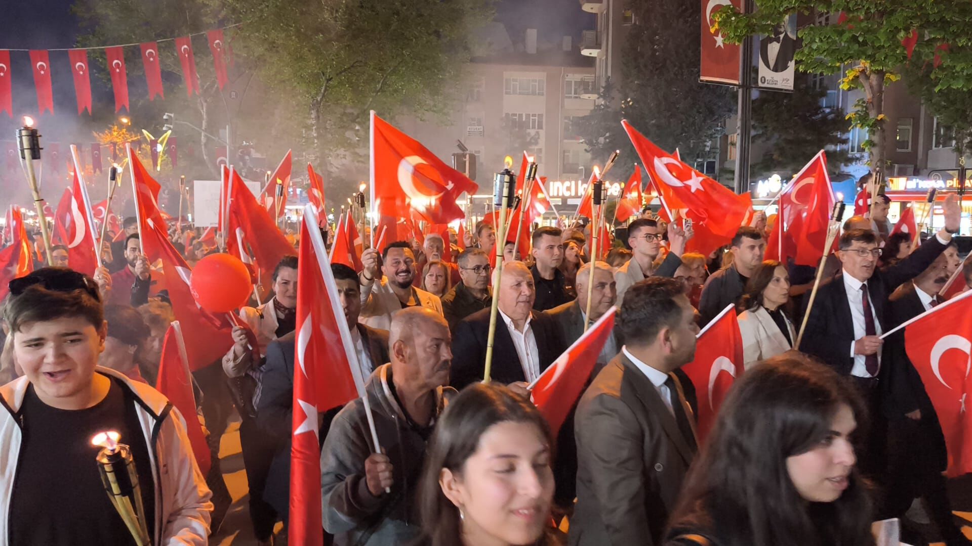 Kütahya’da yüzlerce vatandaş fener alayında buluştu-1