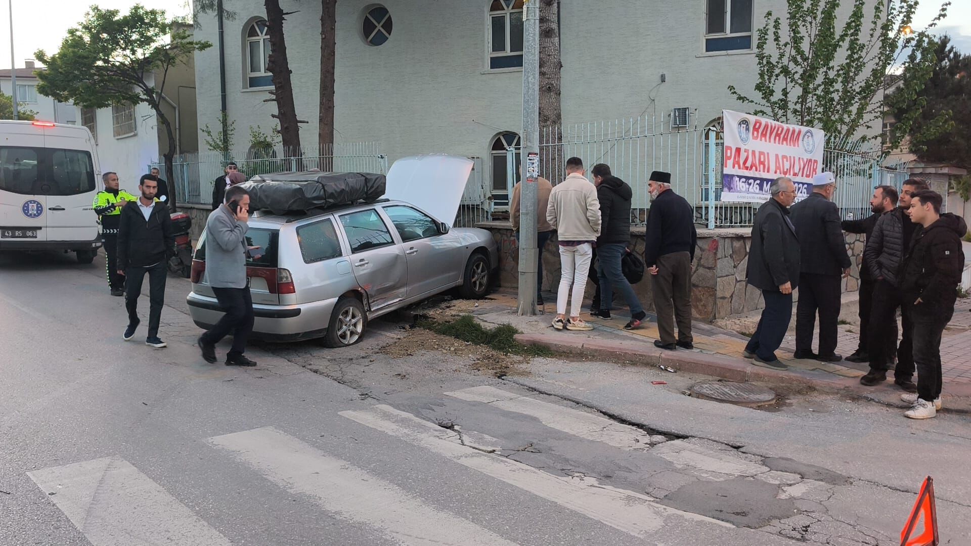 Kütahya’da iki otomobil çarpıştı, maddi hasar oluştu-2