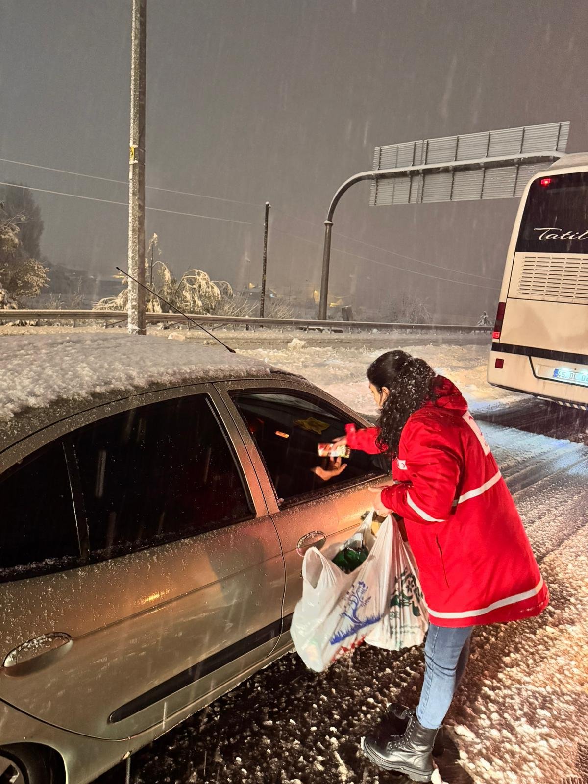 Afyonkarahisar’da Kar ve Sağanak Ulaşımı Etkiledi-1