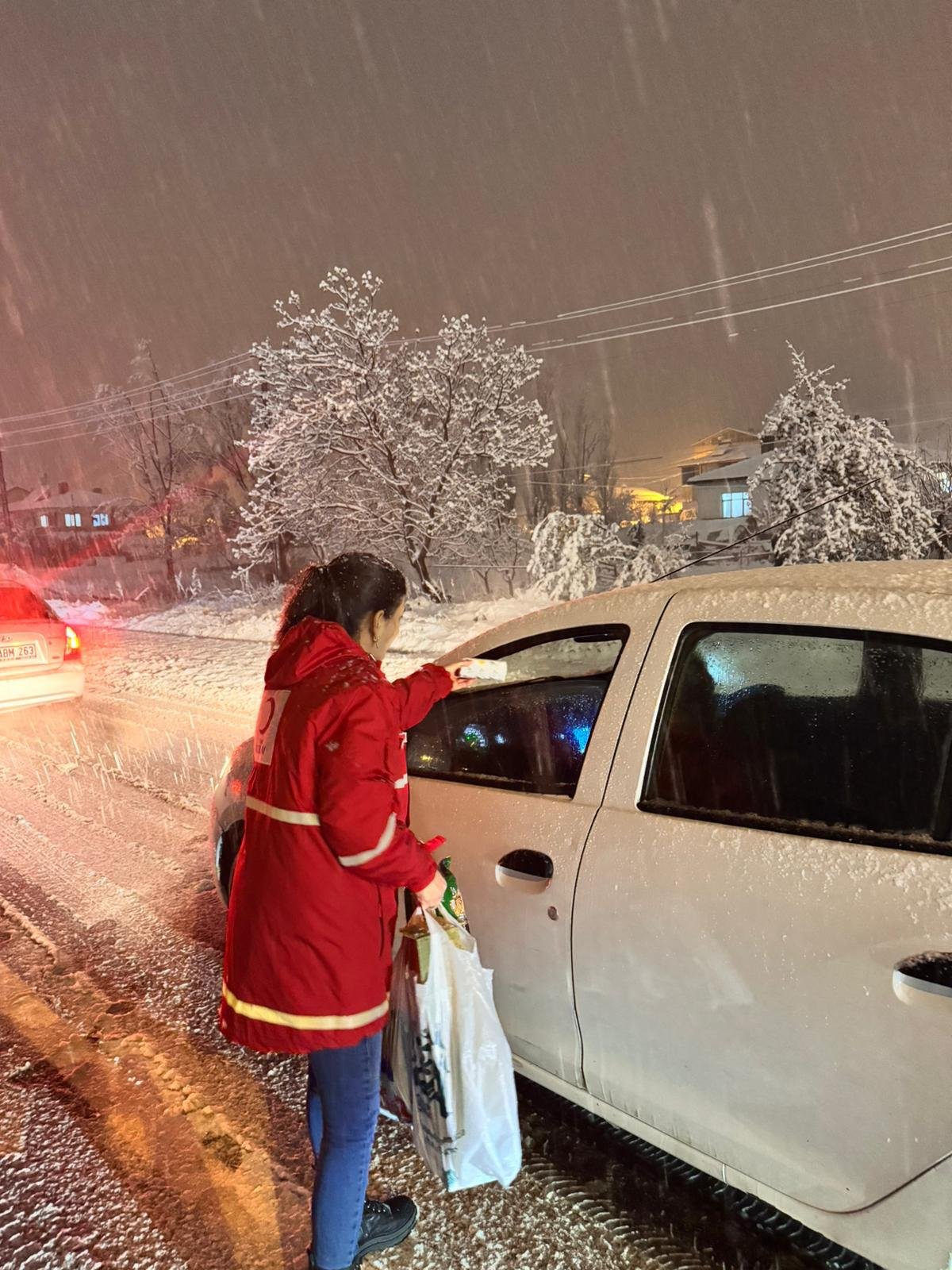 Afyonkarahisar’da Kar ve Sağanak Ulaşımı Etkiledi-2
