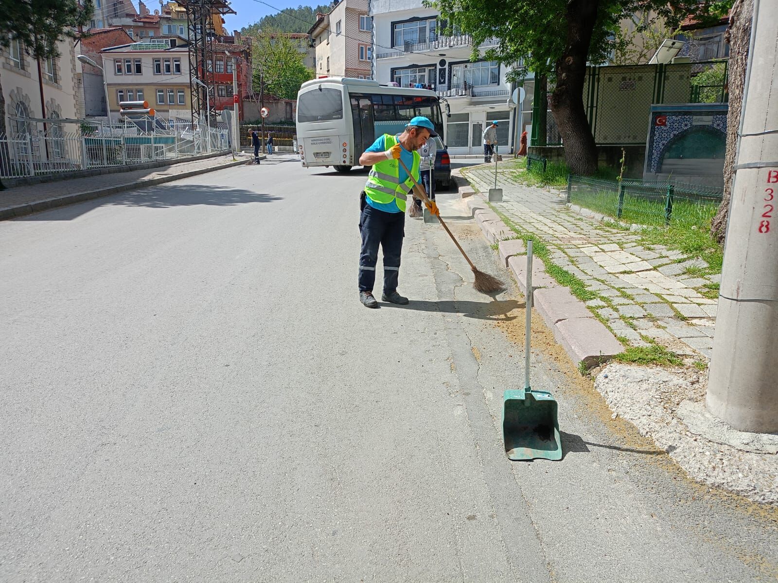 Kütahya’da Zafer Camii çevresinde temizlik çalışması-2