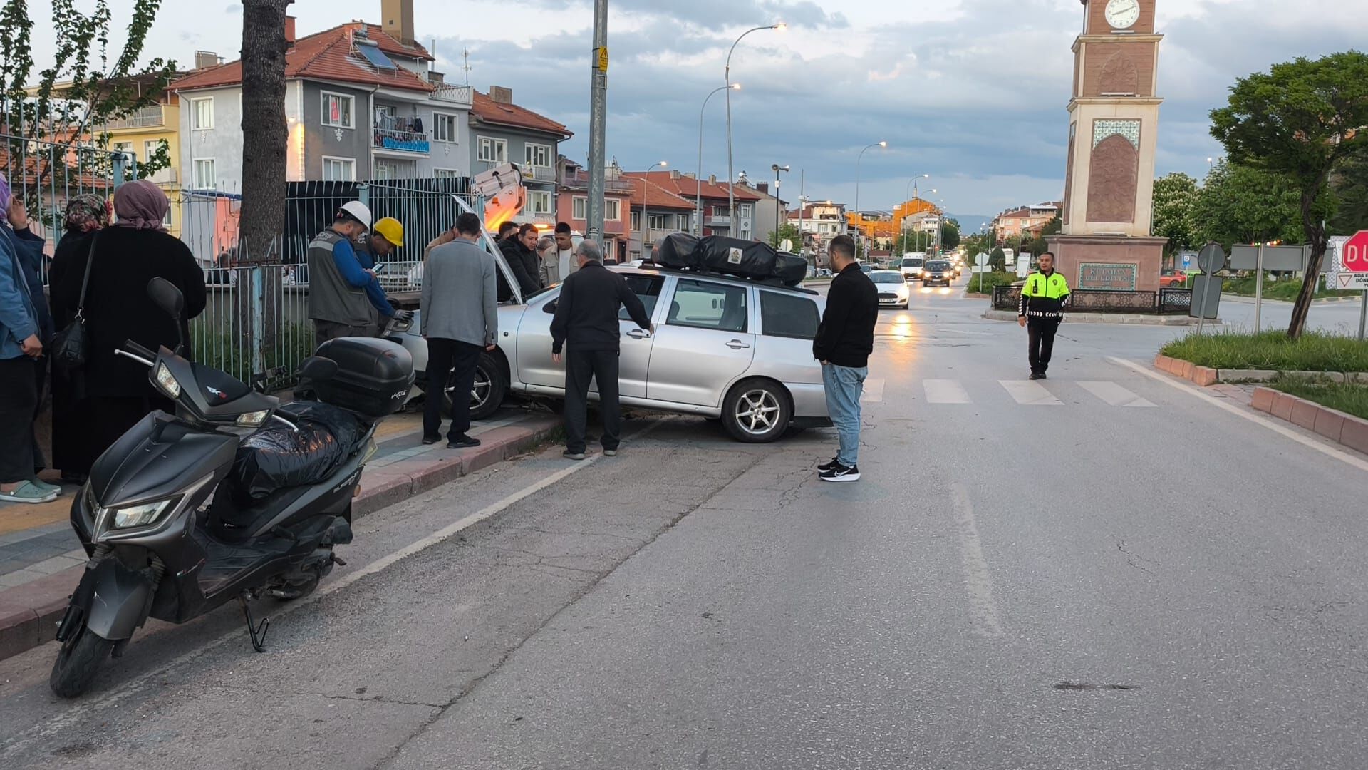 Kütahya’da iki otomobil çarpıştı, maddi hasar oluştu-3