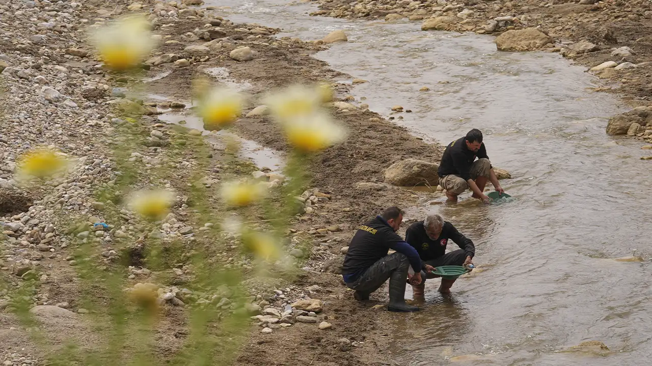 Ege’de Kırıntı Madenciliği Ile Altın Arama Artıyor