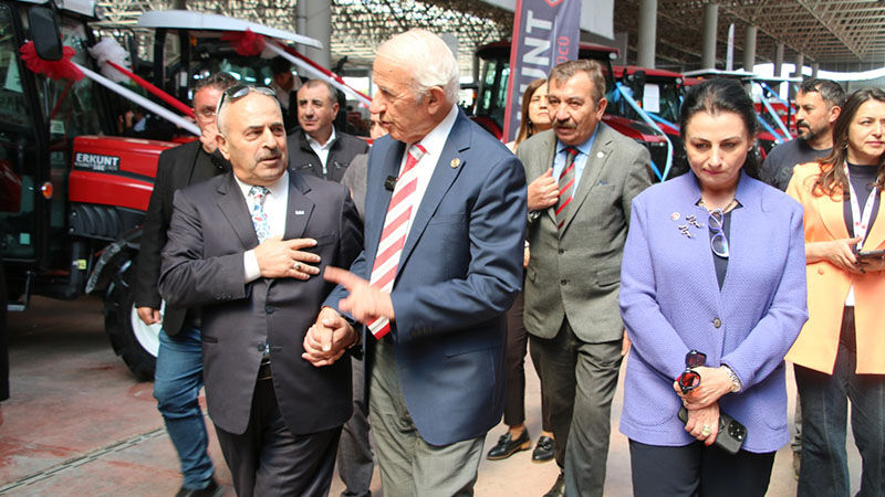 İş Insanı Nafi Güral, Kütahya Tarım Fuarı’nı Ziyaret Etti (2)