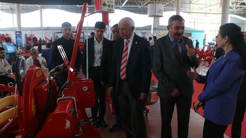 İş Insanı Nafi Güral, Kütahya Tarım Fuarı’nı Ziyaret Etti (3)