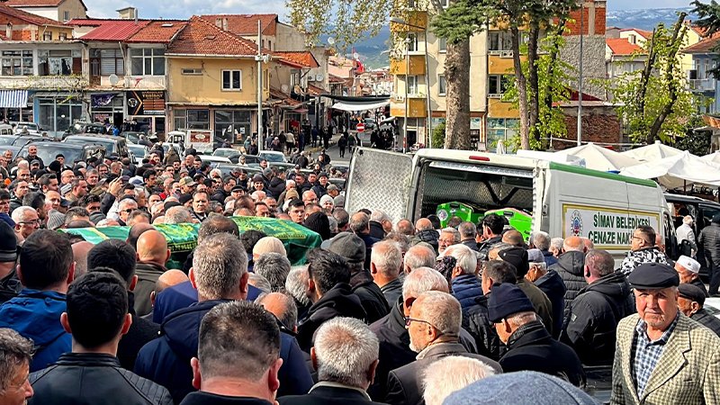 Kazada Ölen Aynı Aileden 4 Kişi Kütahya'da Defnedildi (4)