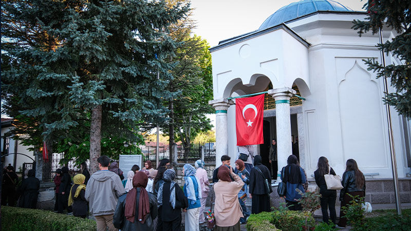 “Kuruluştan Çanakkale’ye Tarih Ve Medeniyet Gezisi” Hayme Ana Türbesi’nde Başladı (7)