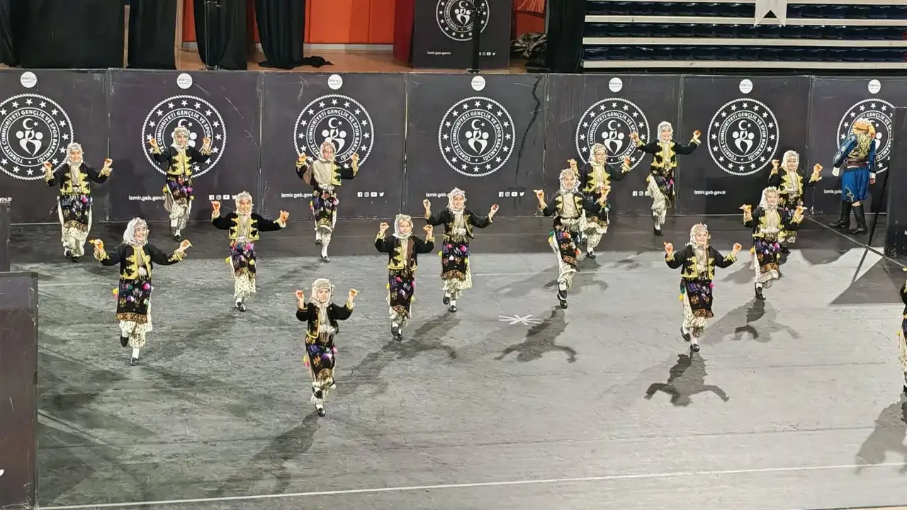 Kütahya Belediyespor Halk Oyunlarında Üçüncü Oldu 1