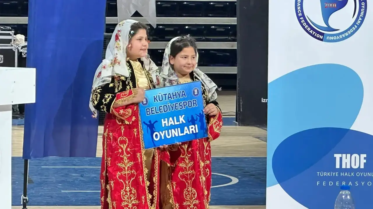 Kütahya Belediyespor Halk Oyunlarında Üçüncü Oldu 2