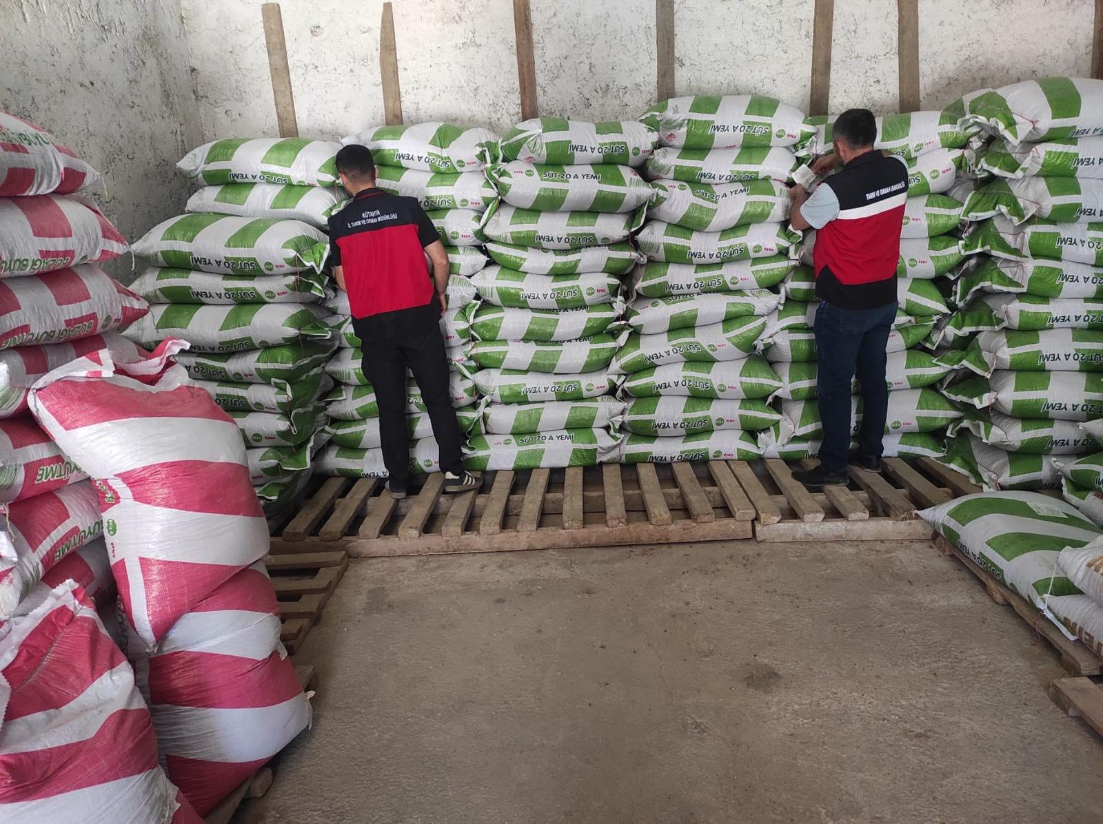 Kütahya Emet’te Yem Bayilerine Sıkı Denetim Uygulandı1