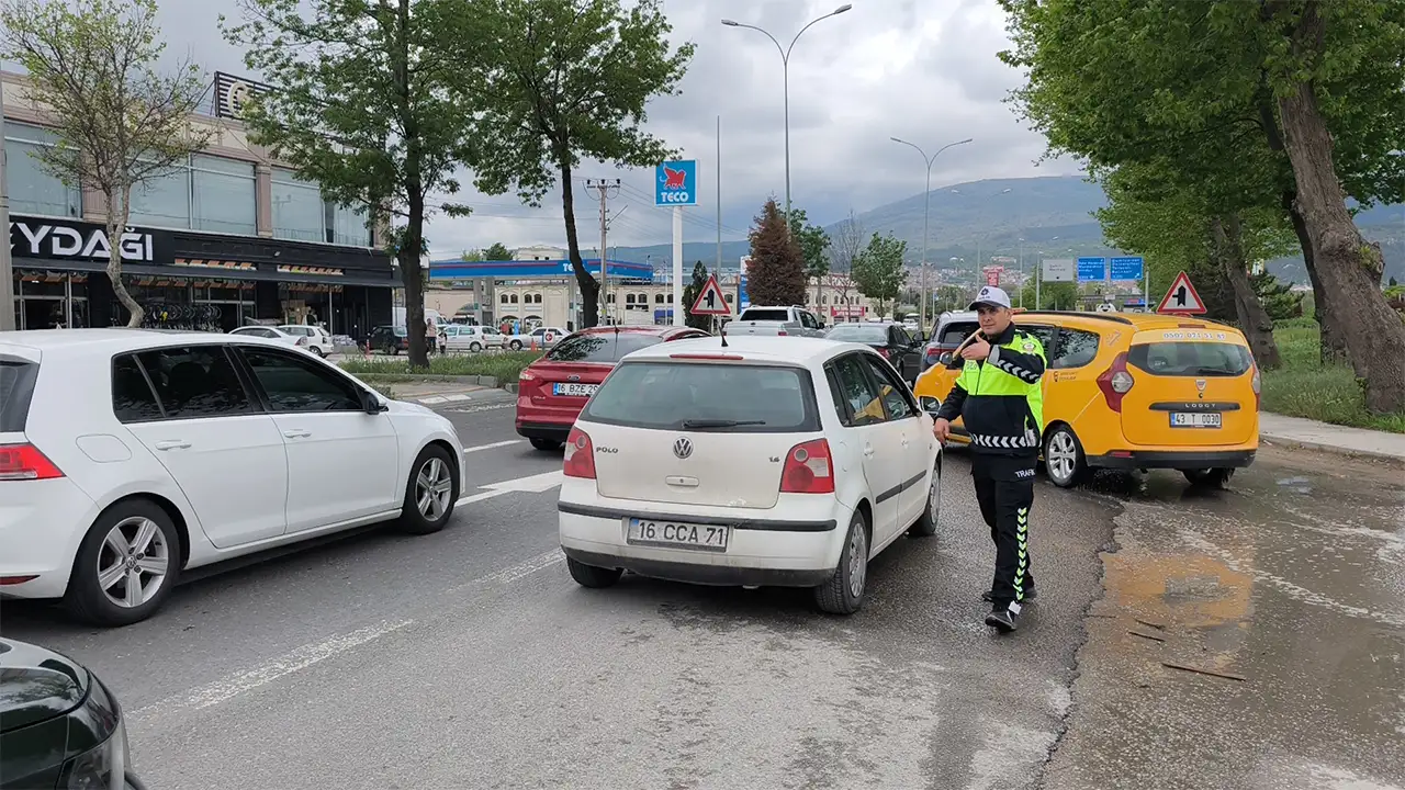 Kütahya Kara Yolunda Bayram Yoğunluğu Yaşanıyor3