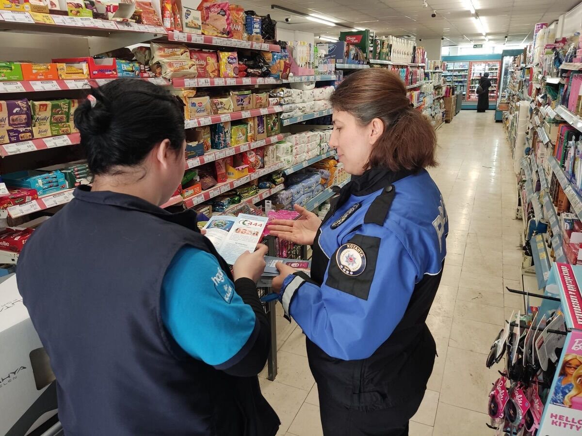 Kütahya Polisleri Dolandırıcılığa Karşı Halkı Uyardı2