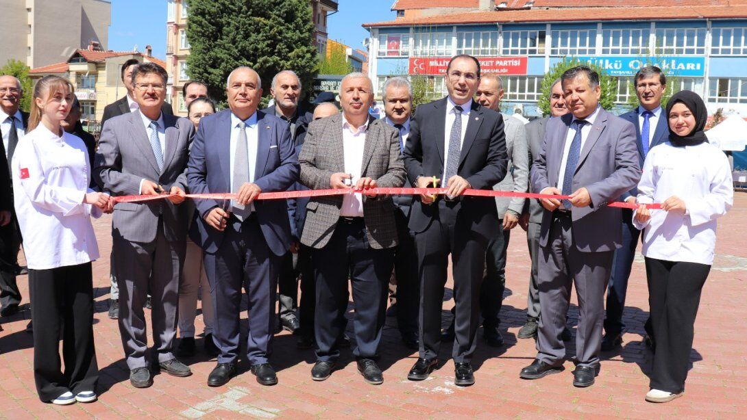 Kütahya Tavşanlı’da Mesleki Eğitim Fuarına Yoğun Ilgi