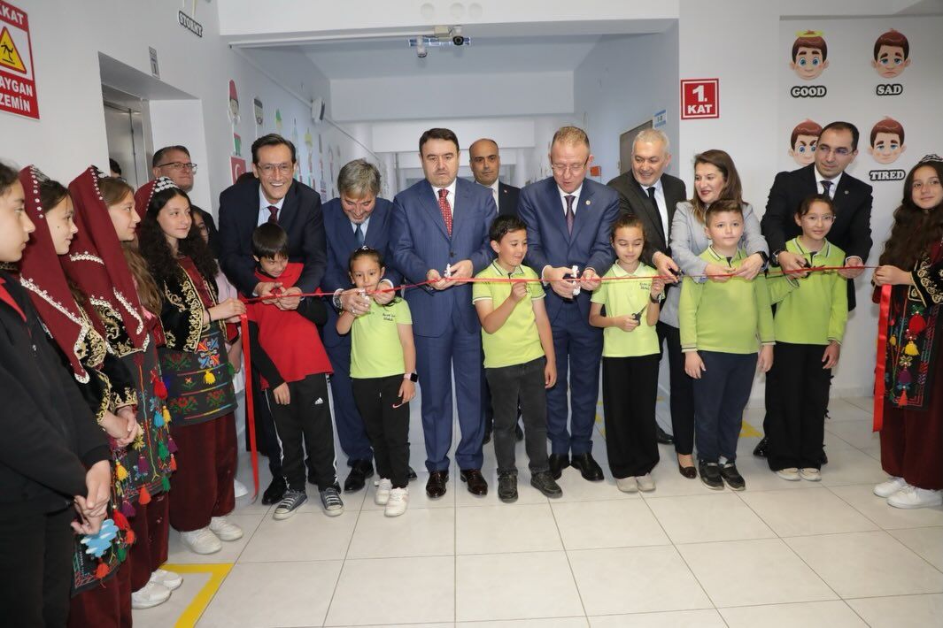 Kütahya Valisi Işın, İngilizce Koridoru Açılışına Katıldı3