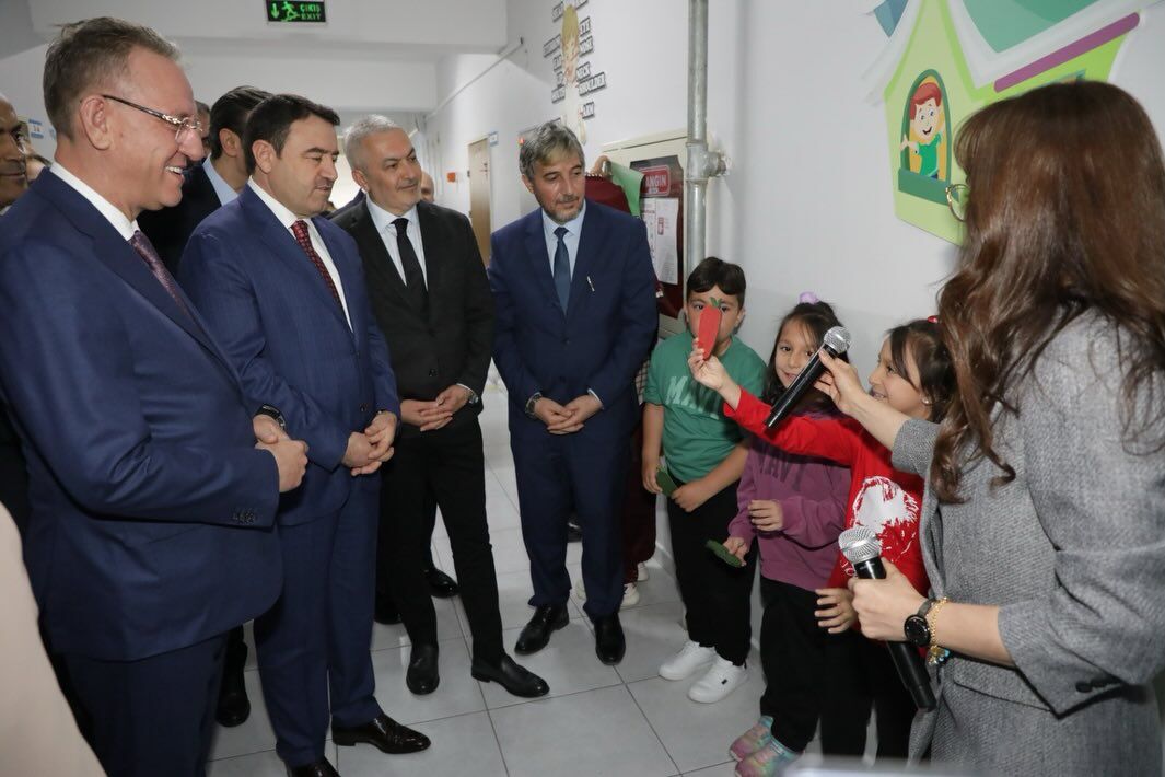 Kütahya Valisi Işın, İngilizce Koridoru Açılışına Katıldı5