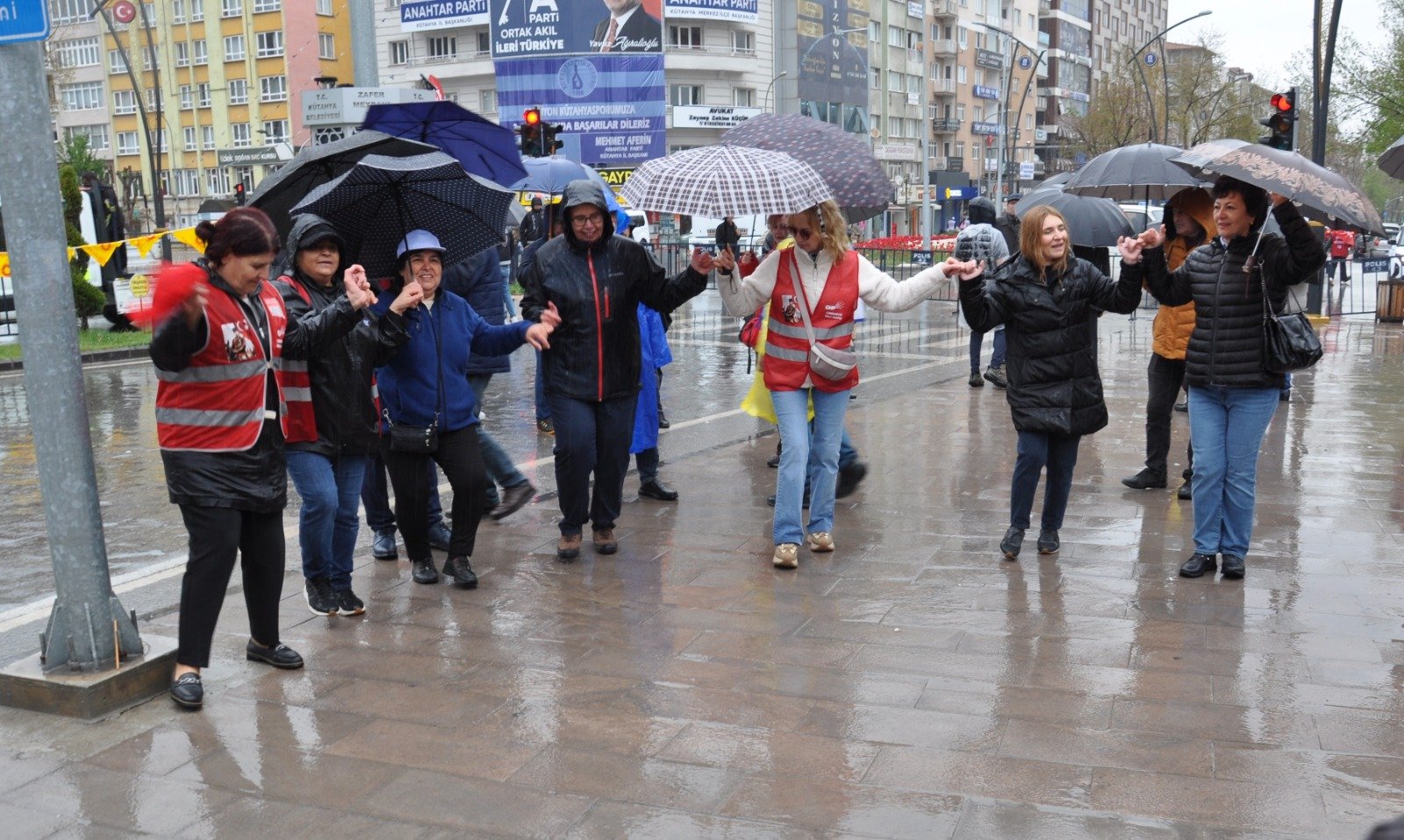 Kütahya’da 1 Mayıs Kutlandı, Halaylar Çekildi (2)