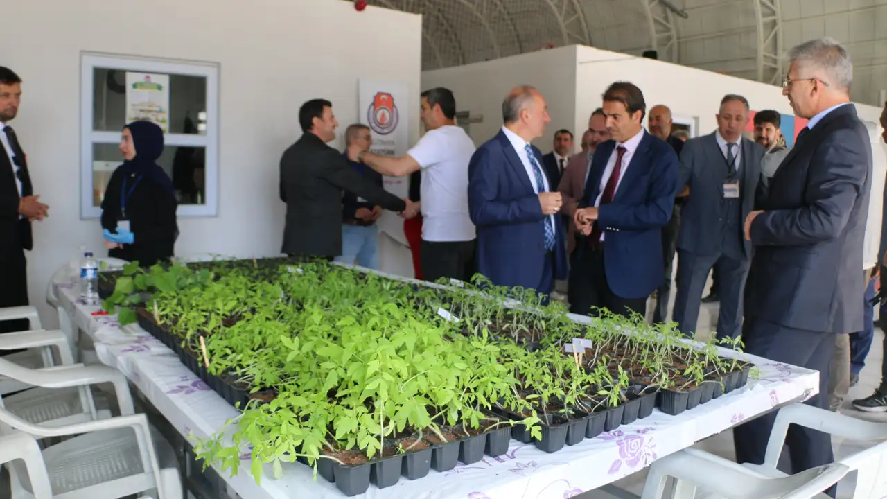 Kütahya’da Ata Tohumlarından Yetiştirilen Fideler Dağıtıldı6