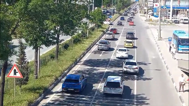 Kütahya’da Bayram Dönüşü Yoğunluğu Başladı (3)