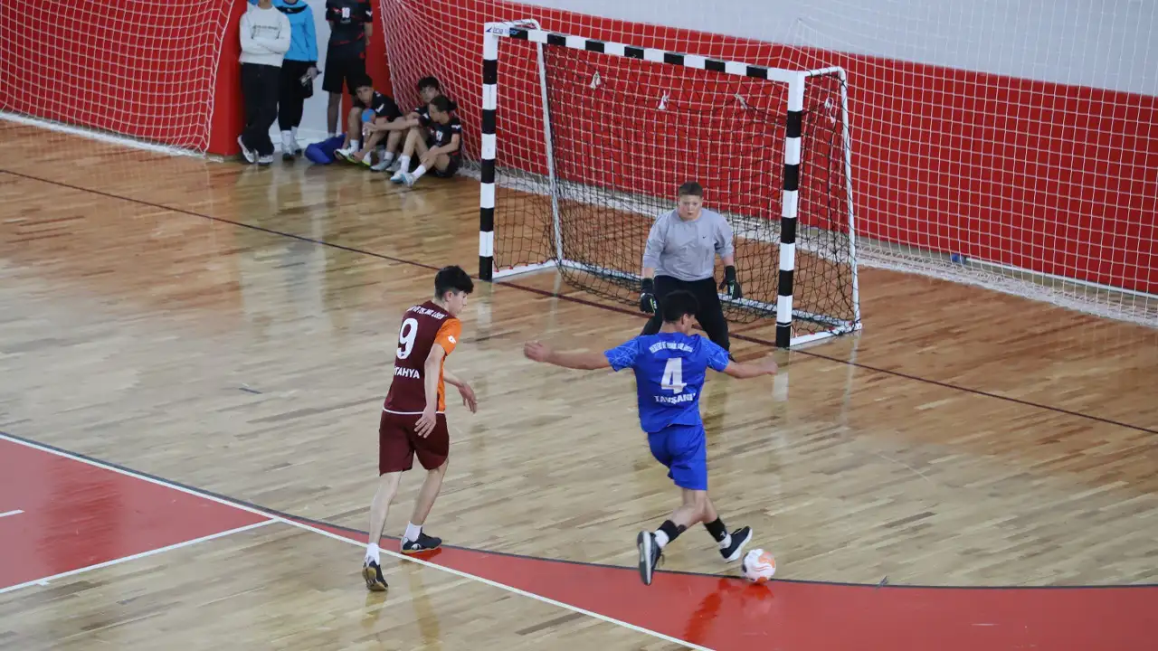 Kütahya’da Gençler Futsal Finalinde Sahaya Çıktı 1