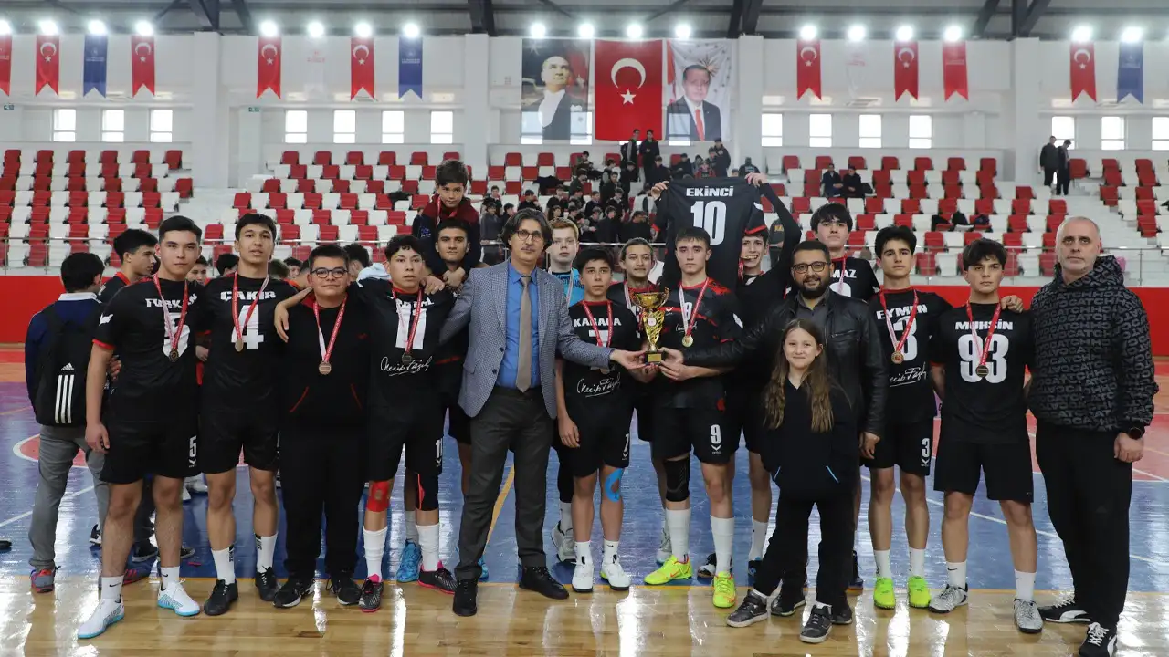 Kütahya’da Gençler Futsal Finalinde Sahaya Çıktı 3