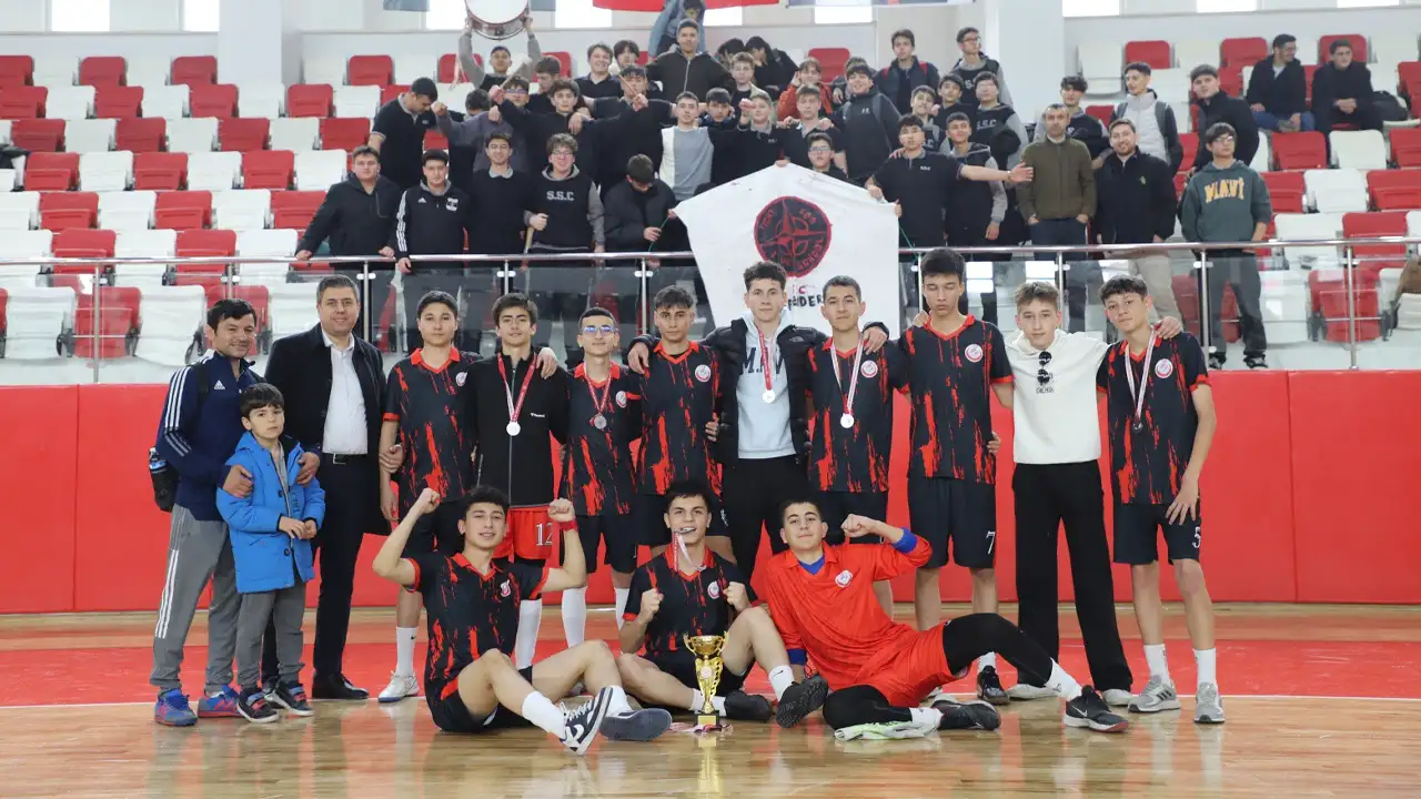 Kütahya’da Gençler Futsal Finalinde Sahaya Çıktı 4