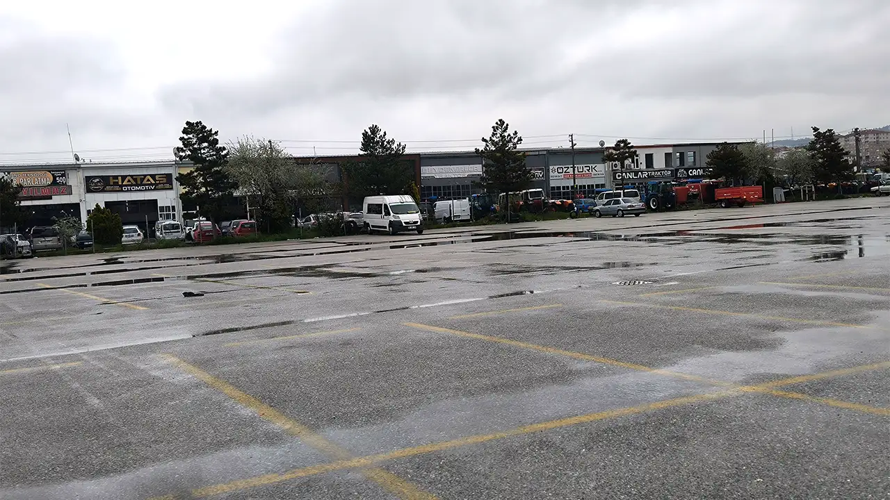 Kütahya’da Havalar Soğudu, Araba Pazarı Boş Kaldı 6