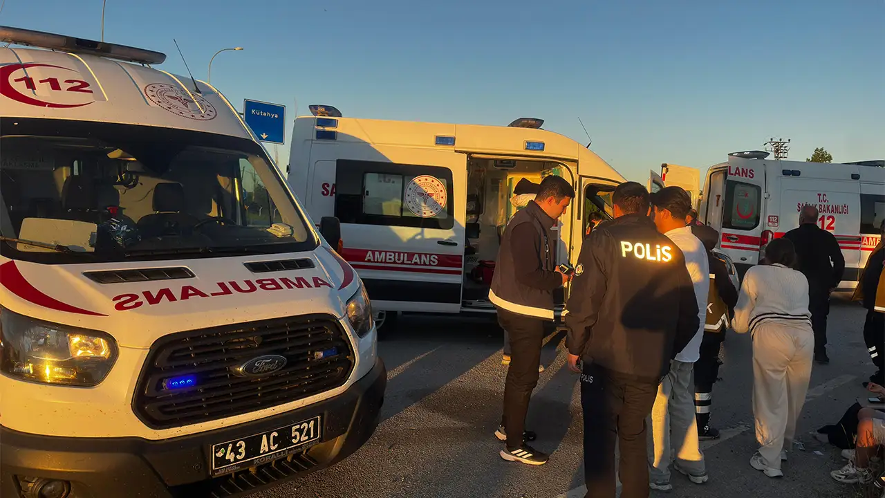 Kütahya’da Iki Otomobil Çarpıştı 3 Yaralı1