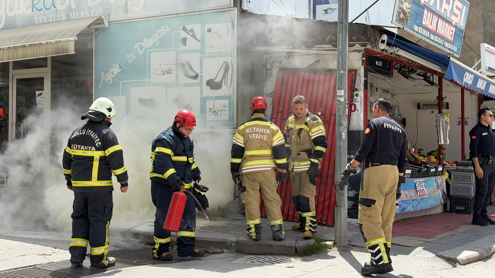 Kütahya’da Itfaiye Ekiplerinden Trafo Yangına Hızlı Müdahale (1)-1