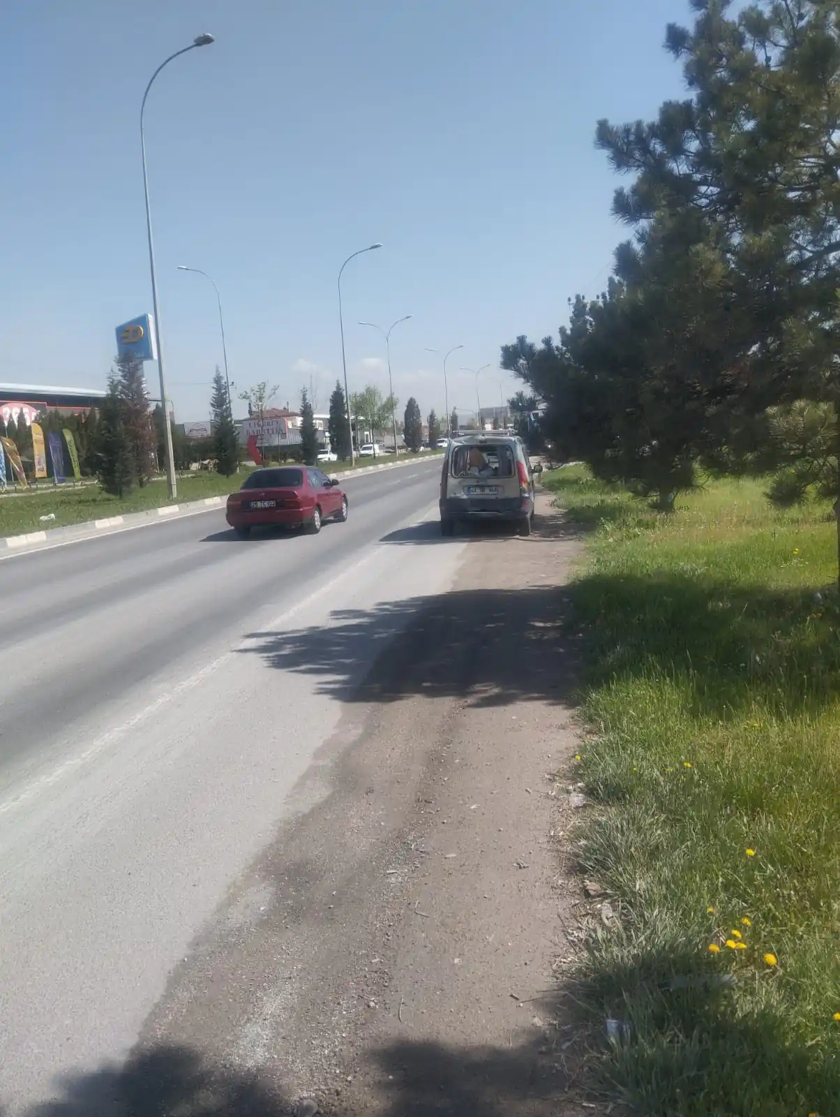 Kütahya’da Kamyon Ile Hafif Ticari Araçla Çarpıştı 1
