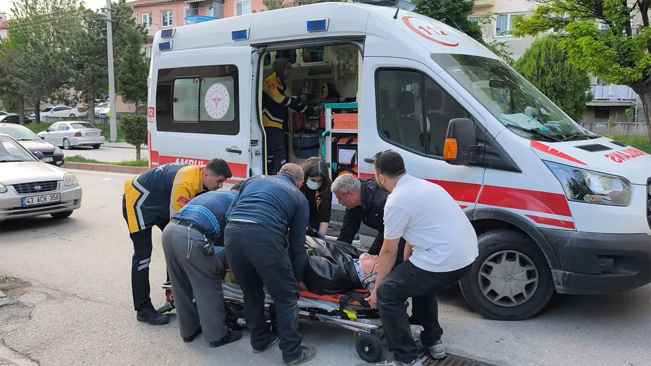 Kütahya’da Minibüs Ile Motosiklet Çarpıştı, 2 Yaralı4