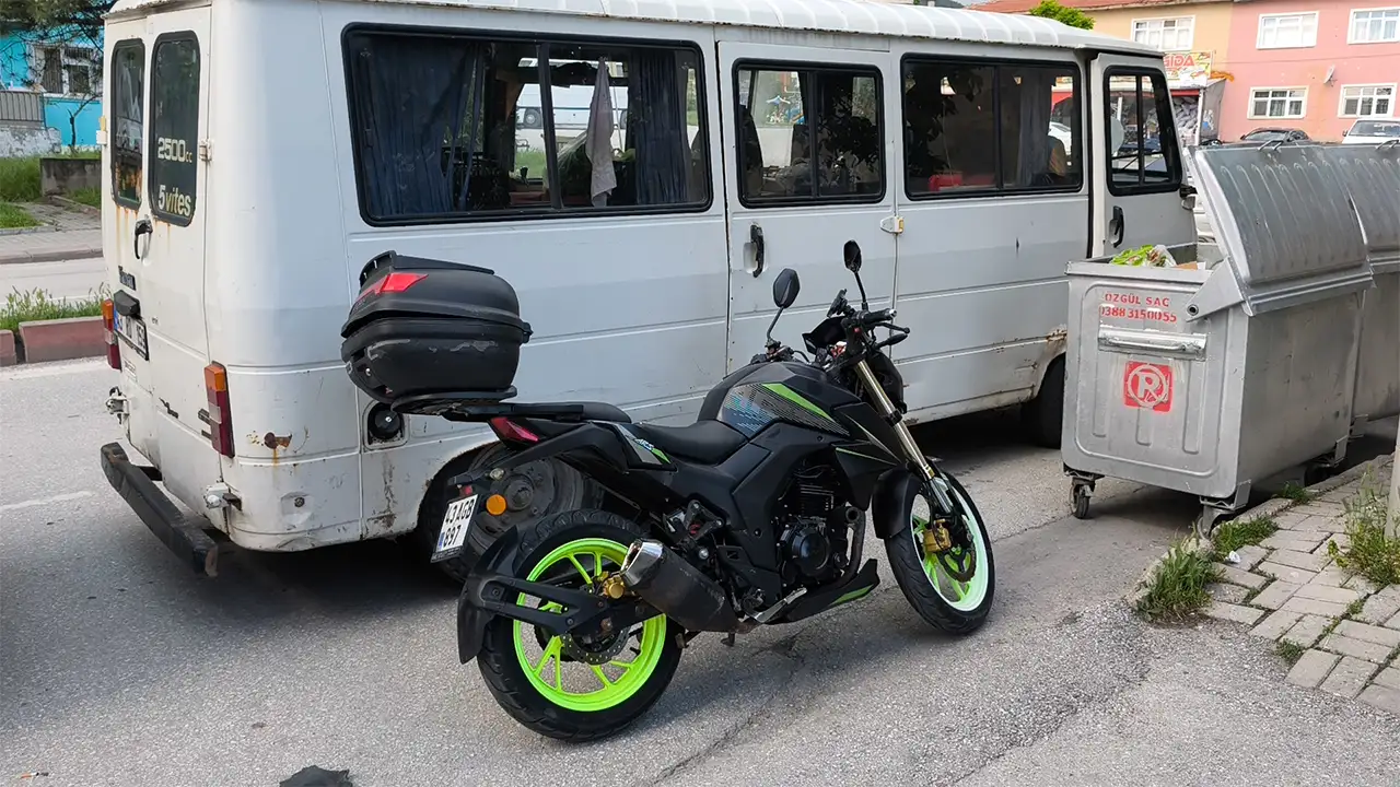 Kütahya’da Minibüs Ile Motosiklet Çarpıştı, 2 Yaralı5