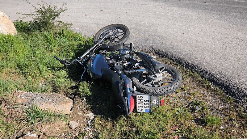 Kütahya’da Motosiklet Ile Otomobil Çarpıştı, 1 Yaralı (2)