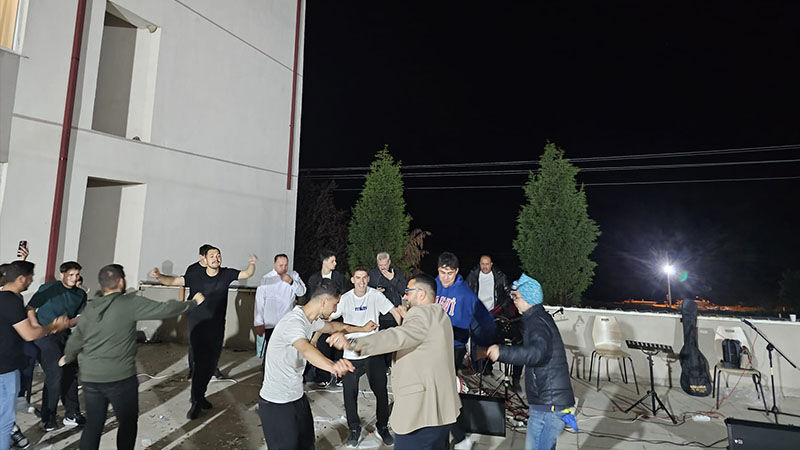 Kütahya’da Orhan Gencebay’dan Üniversite Öğrencilerine Sürpriz (2)-1
