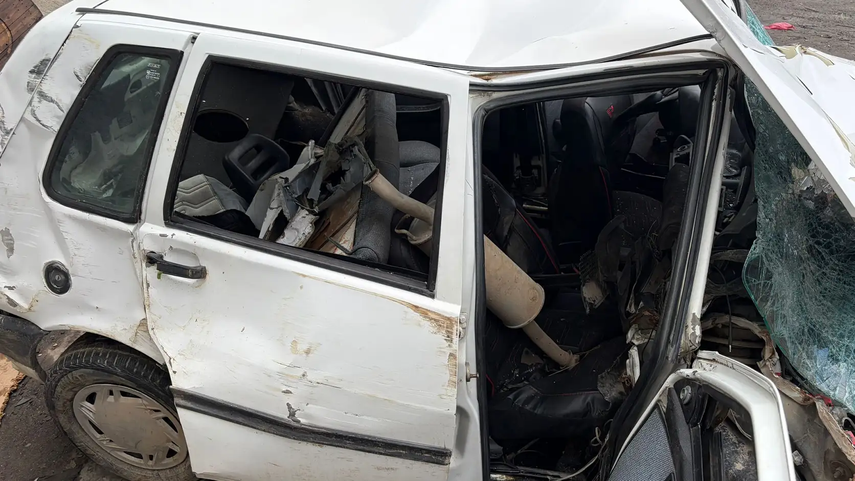 Kütahya'da Otomobil Beton Duvara Çarptı, Ölü Ve Yaralılar Var5