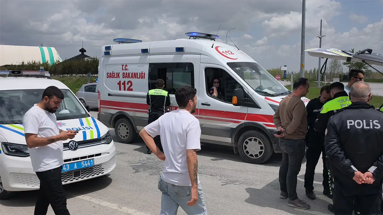 Kütahya’da Otomobil Ile Elektrikli Motosiklet Çarpıştı2