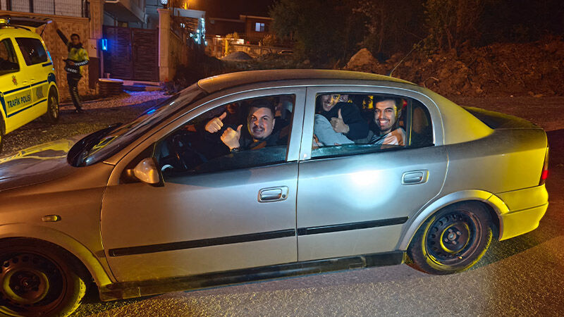 Kütahya'da Otomobilden Inenleri Görünce Polis Şok Oldu (4)