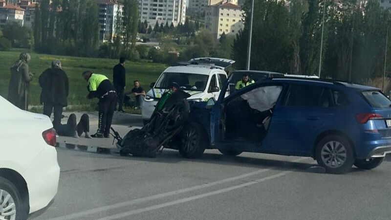 Kütahya’da Otomobille Motosiklet Çarpıştı, 2 Yaralı (6)-2