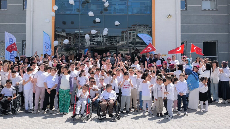 Kütahya’da Özel Öğrenciler Resim Yeteneklerini Sergiledi (5)