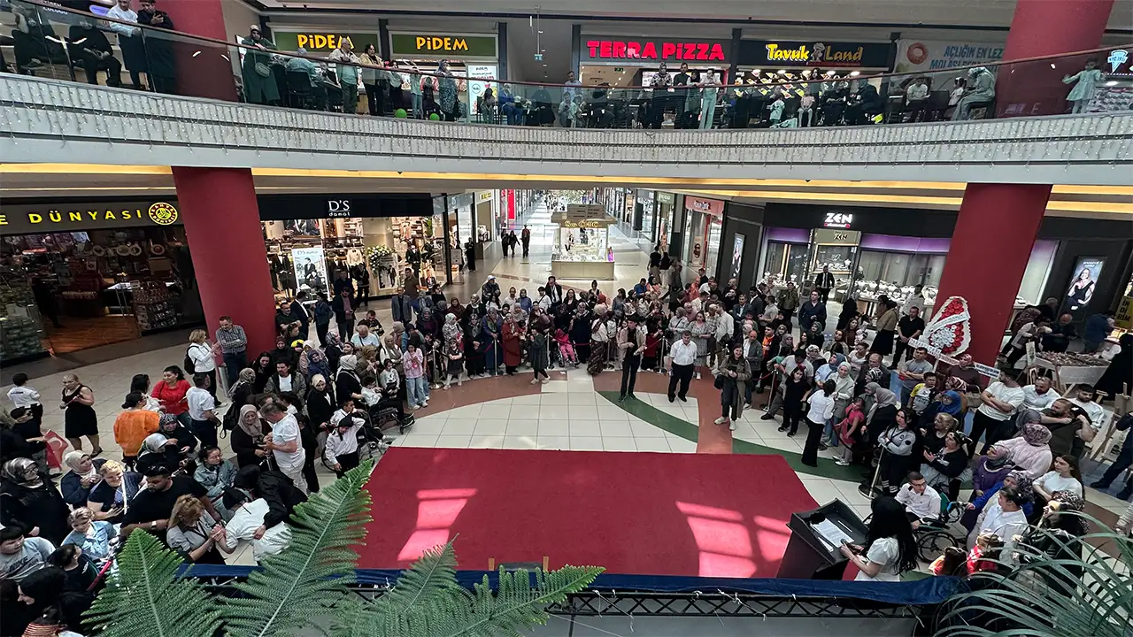 Kütahya’da Özel Öğrencilerin Mezuniyet Heyecanı3