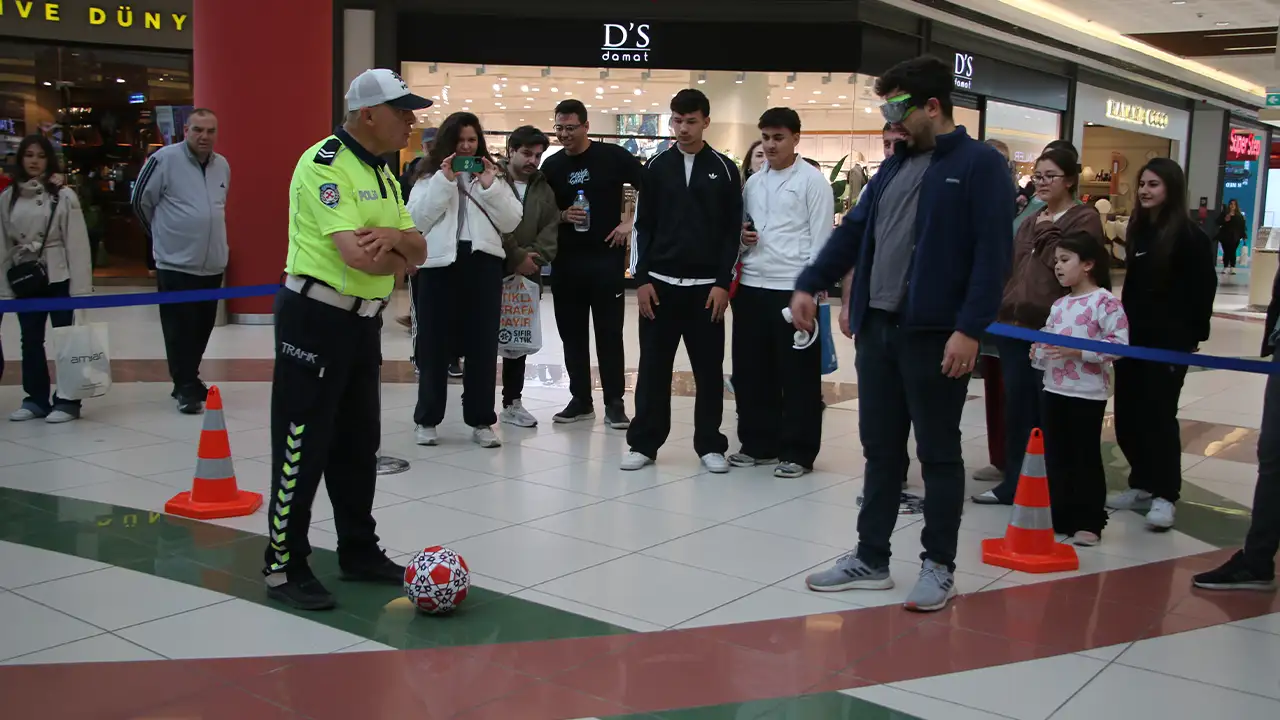Kütahya’da Polisten, Vatandaşlara Alkol Gözlüğü Testi7