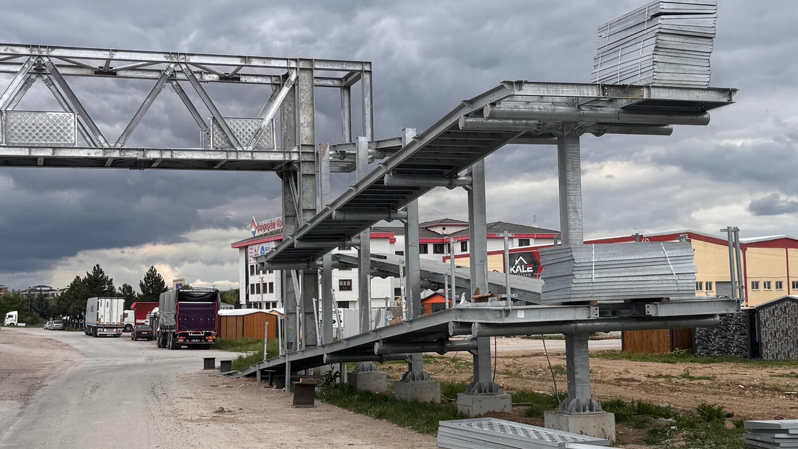 Kütahya’da “Sabıkalı” Çevre Yoluna Yaya Üst Geçidi Yapıldı (2)-1