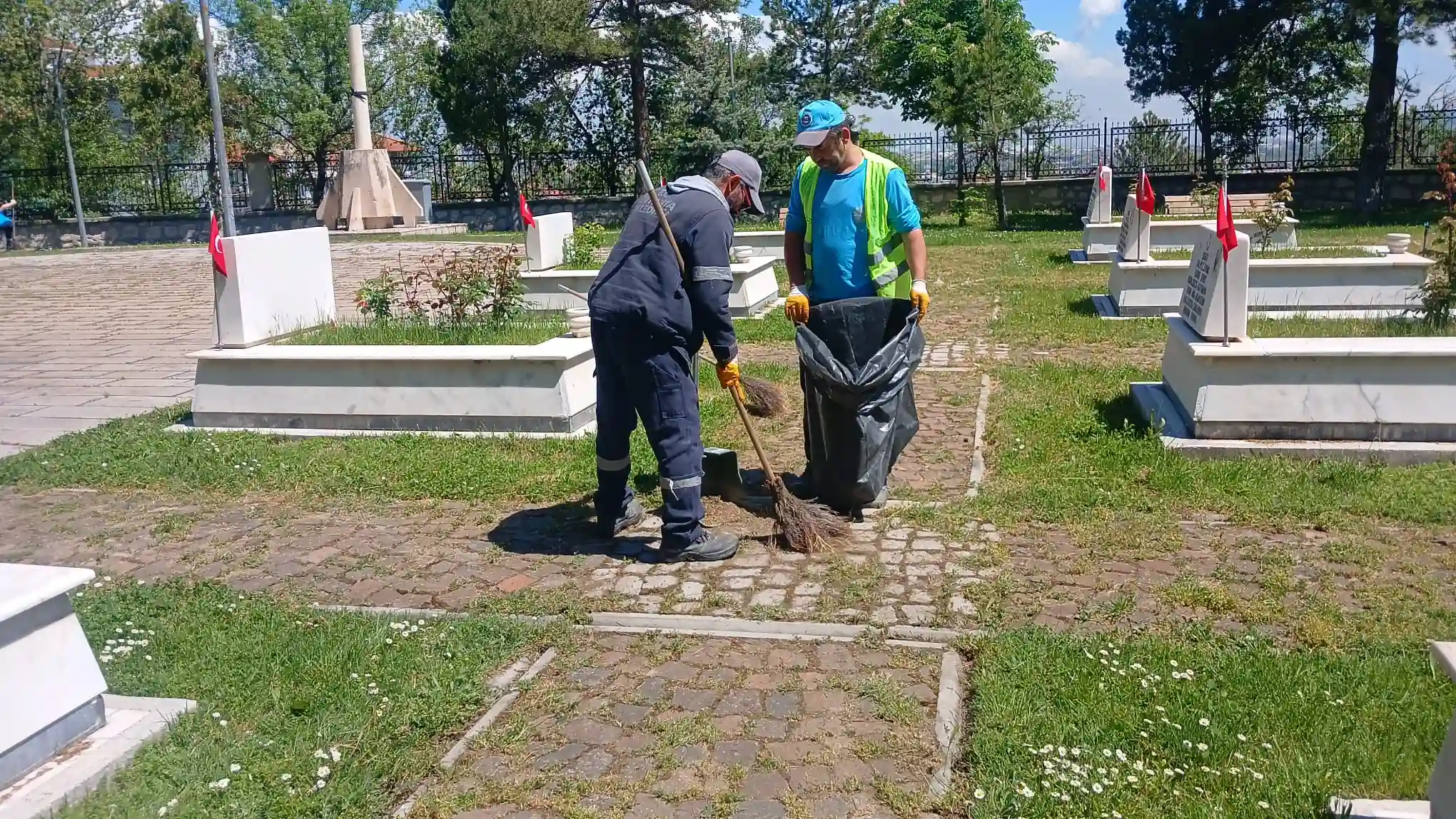 Kütahya’da Teyyare Şehitliği Temizlendi 2