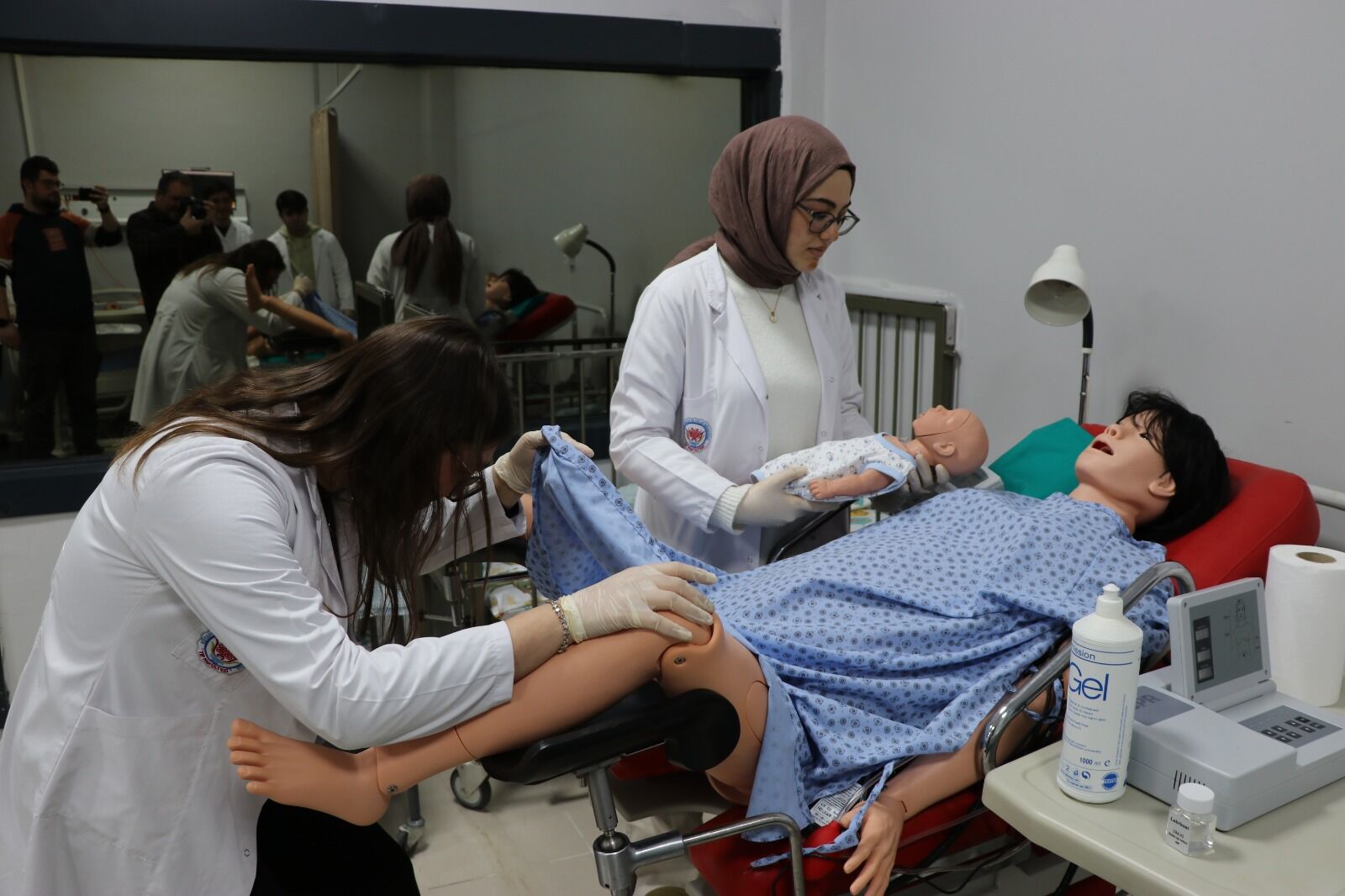 Kütahya'da Tıp Öğrencileri Simülasyon Merkezinde Doktorluğa Hazırlanıyor (10)