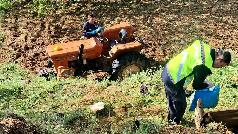 Kütahya'da Traktör Kazasında Sürücü Yaralı, Eşi Öldü (3)