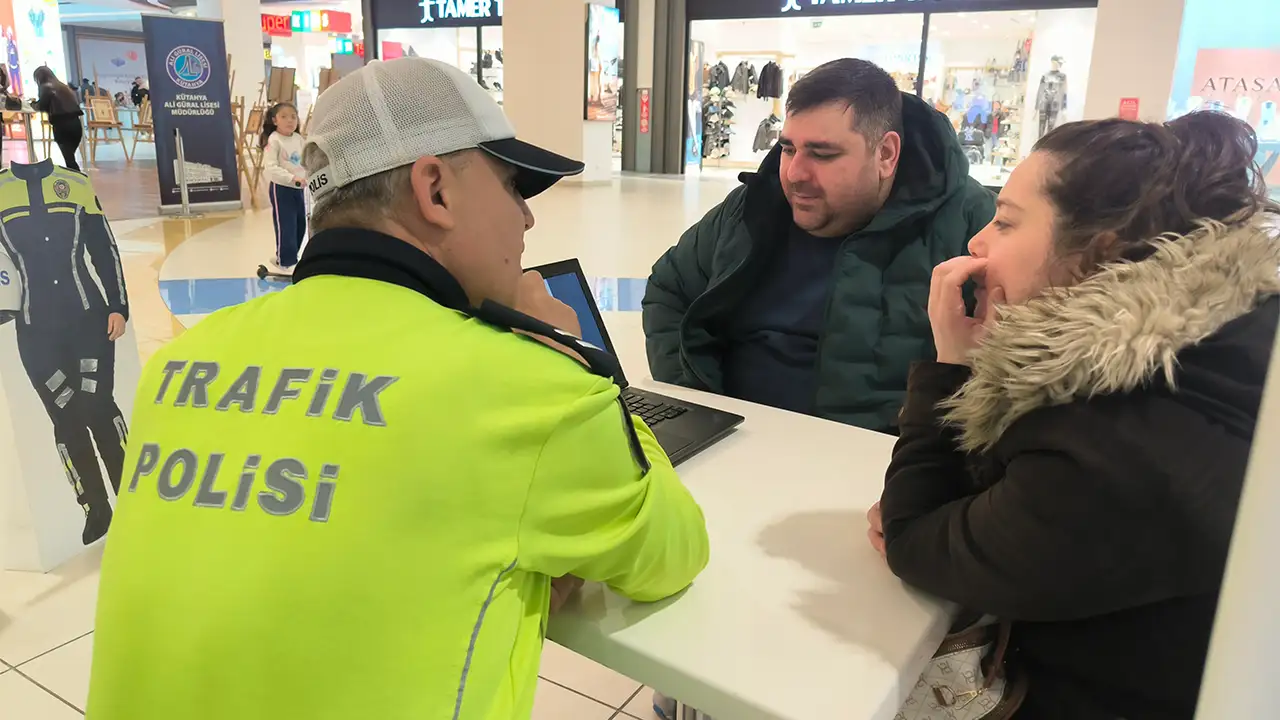 Kütahya’da Vatandaşlara Yönelik Trafik Eğitimi Sürüyor5