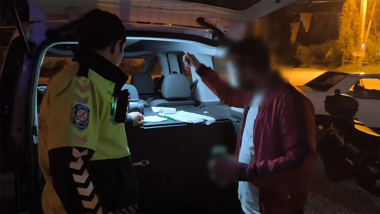 Kütahya’da Yakalanan Alkollü Sürücü Içki Içerek Ceza Tutanağını Imzaladı5