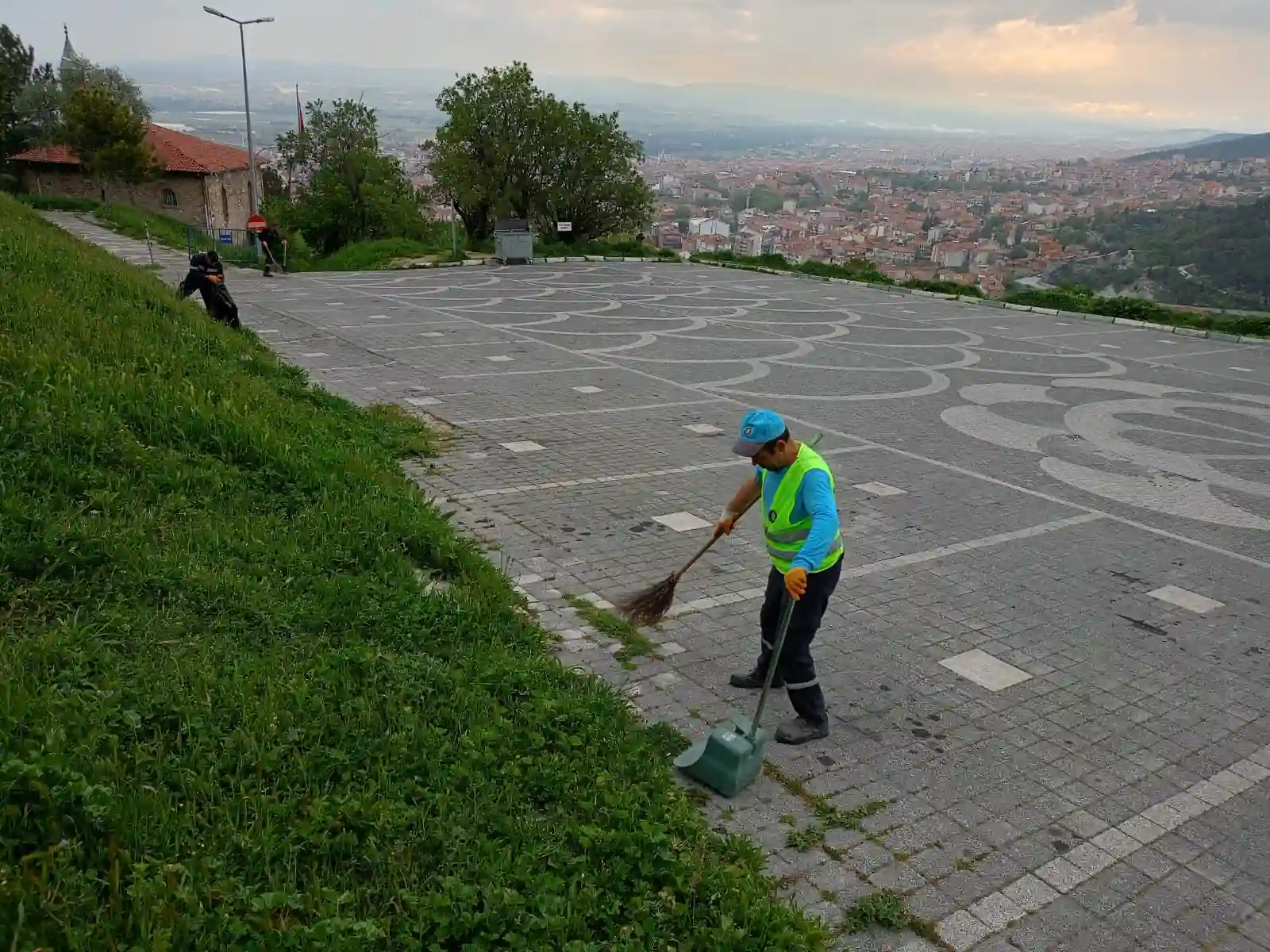 Kütahya’da Yürüyüş Yolu Ve Cami Avlusu Temizlendi 1